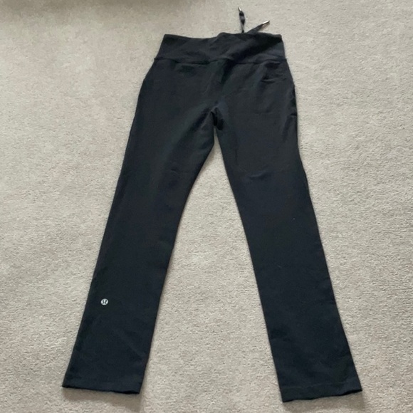 Lululemon size 6 black high rise pant - Picture 7 of 8